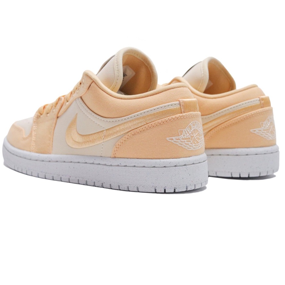 WMNS AIR JORDAN 1 LOW SE - Picture 2 of 3